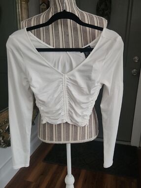 Timing White Long-Sleeve Ruched V-Neck Women's Crop Top - S